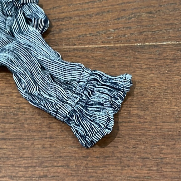 7 for all Mankind Blue Flowey Open Sleeve Girls Top Size Medium - Picture 5 of 6